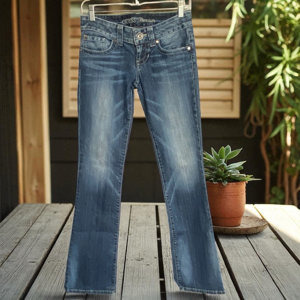GUESS Women's medium Blue daredevil  Boot Cut Jeans size 26